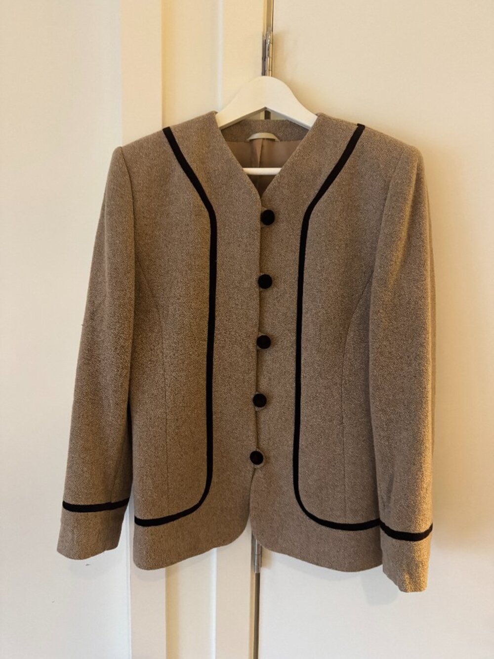 vintage classy fabric covered buttons blazer chic suiting size small